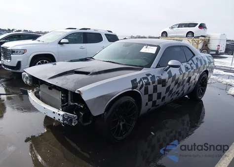 2018 Dodge Challenger Sxt z USA, uszkodzony, nr VIN 2C3CDZAGXJH242457